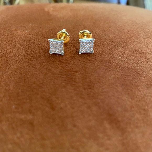 Jewelry - NWT Sterling silver earring